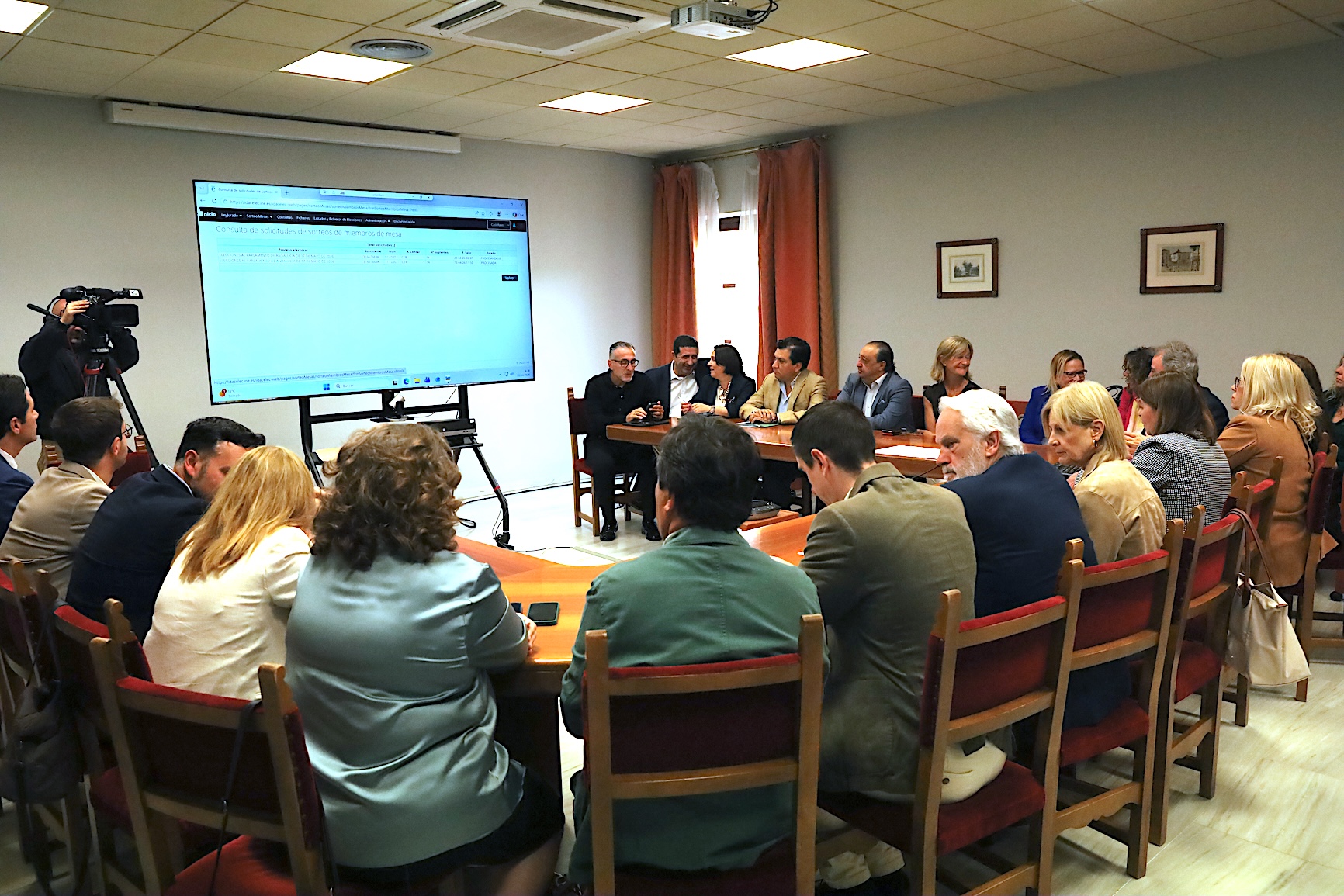 El Pleno ha elegido los componentes de las mesas para las elecciones del 17 de mayo