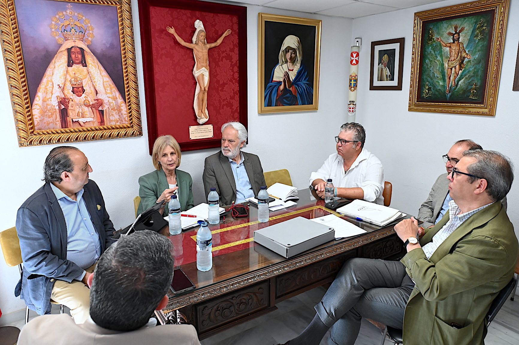 La alcaldesa ha mantenido un encuentro con la Hermandad del Resucitado