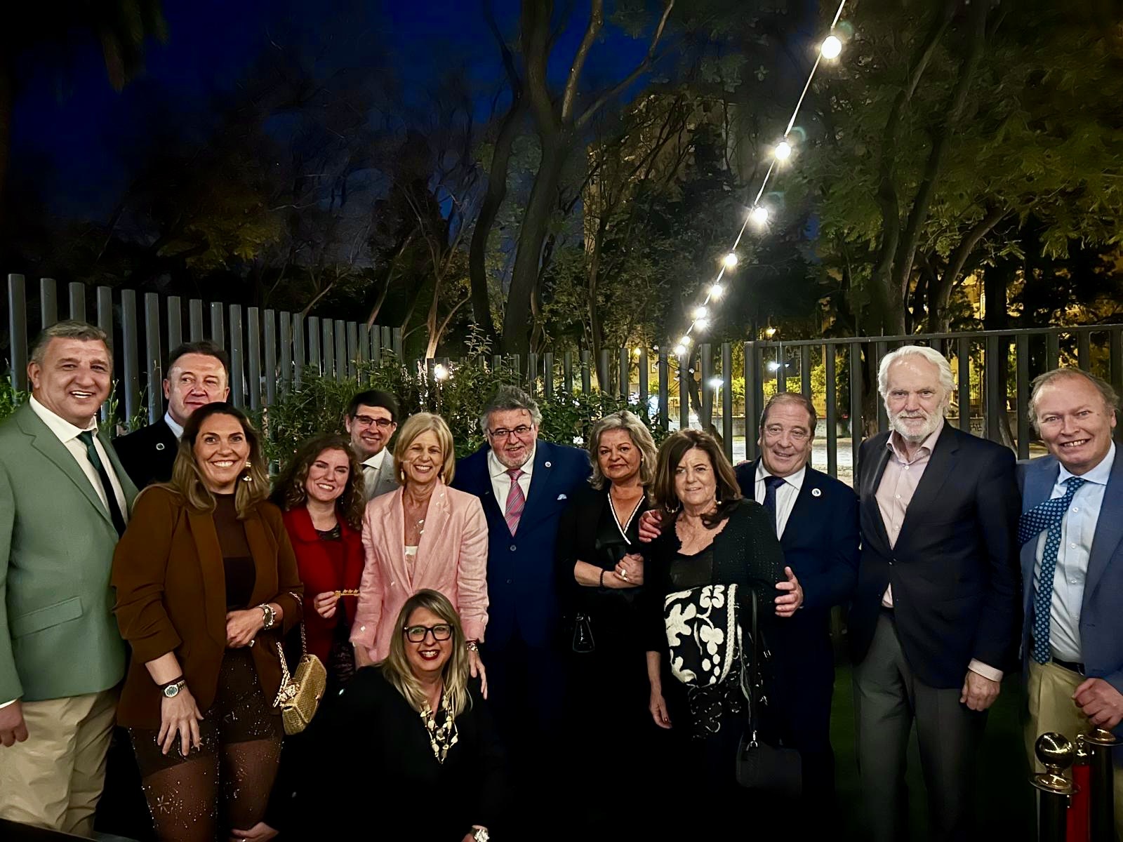 La alcaldesa asiste a la Gala de la Asociación ProReyes Magos Raices