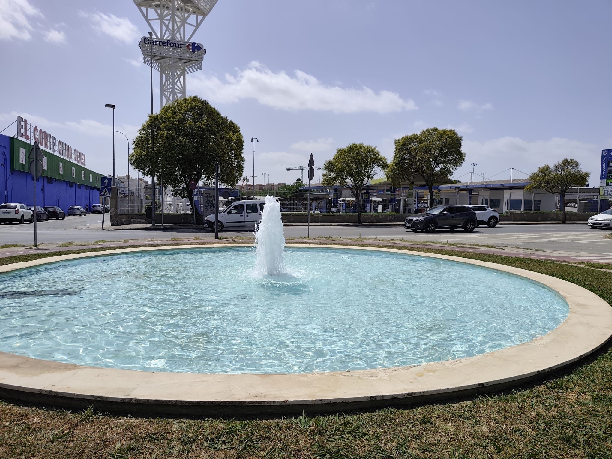 La fuente de la avenida de Europa ha sido una de las que se ha embellecido 