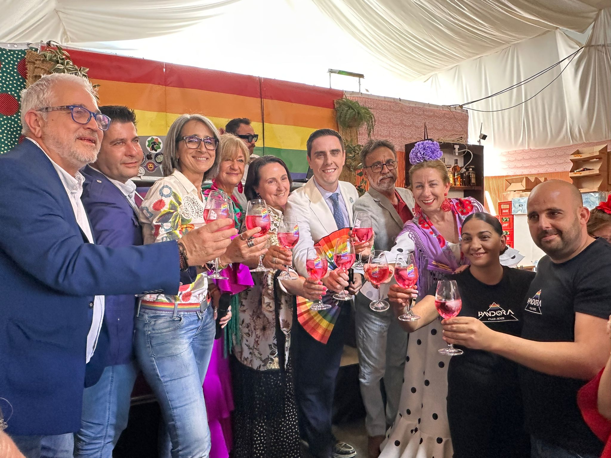 La caseta de Jerelesgay acogió el tradicional brindis Arcoiris