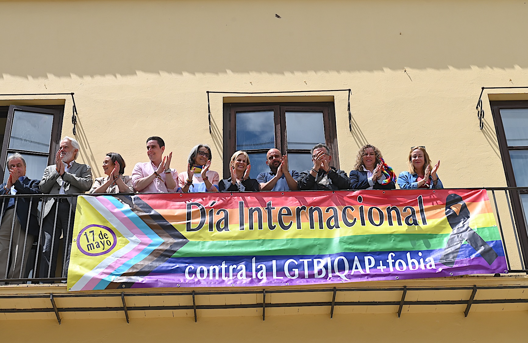 Jerez ha desplegado la bandera contra la LGTBI+Fobia