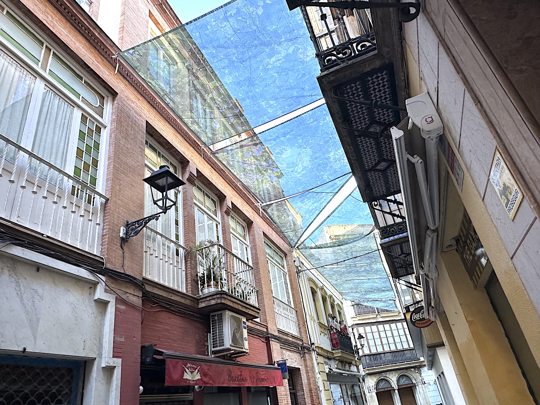 El Ayuntamiento trabaja para ofrecer zonas de confort climático en el exterior y en interiores