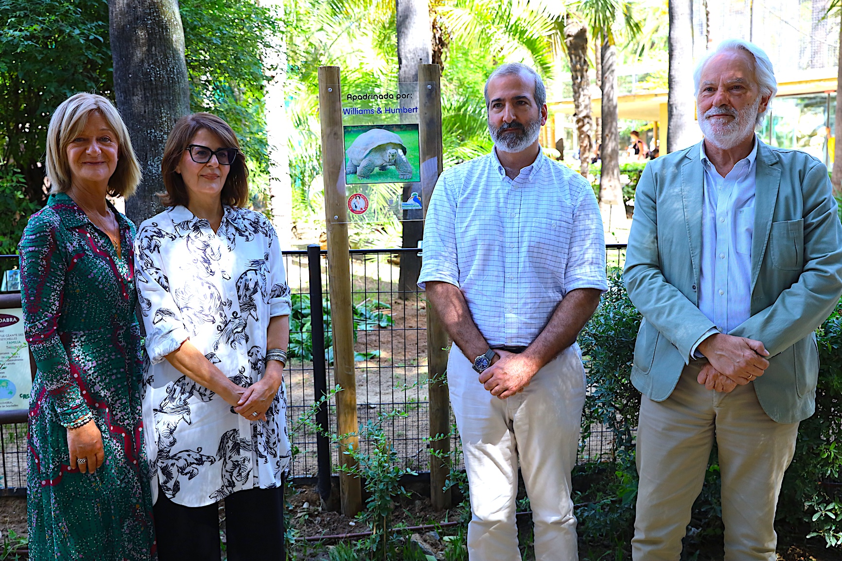 Agustín Muñoz y Carmen Pina asiste al apadrinamiento de las tortugas del Zoo
