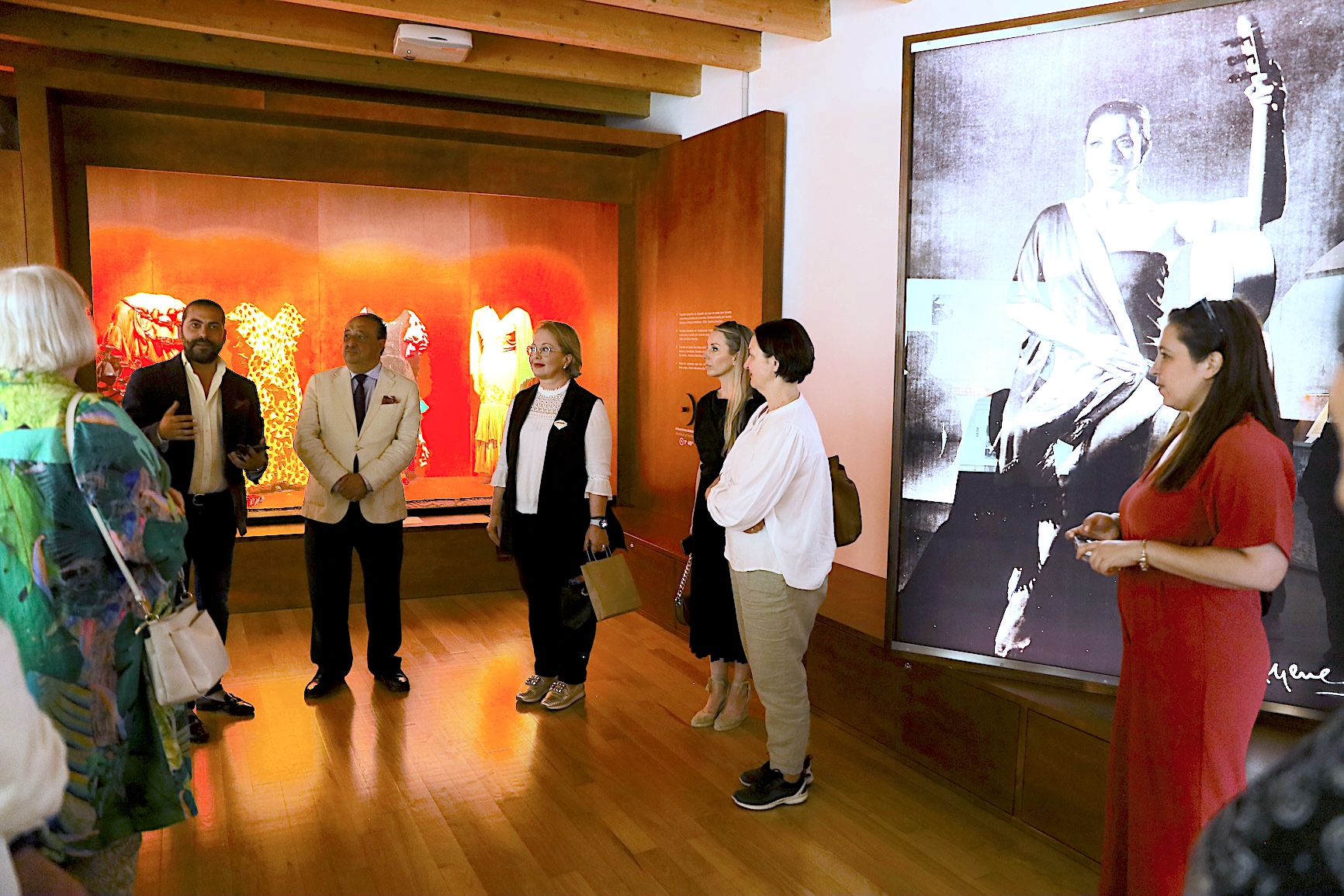 La delegación de embajadores de la UE visita el Centro Cultural Lola Flores