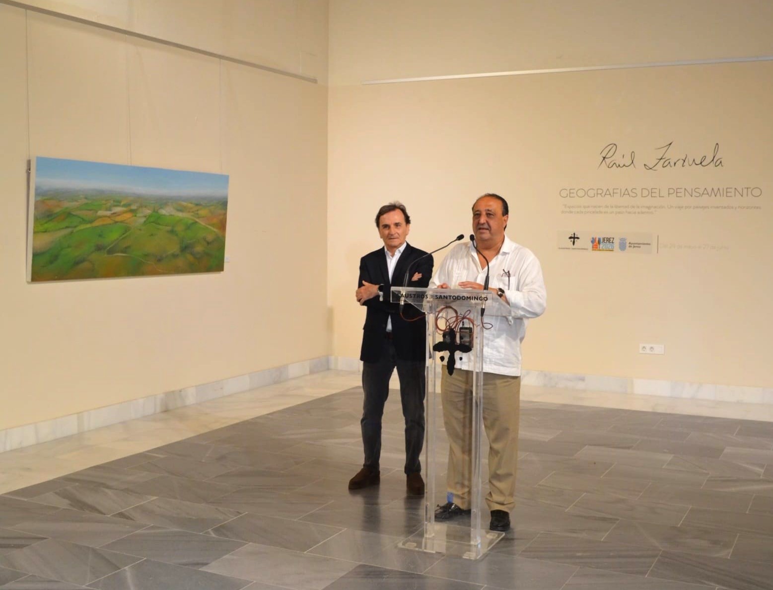 Francisco Zurita asiste a la inauguración de la exposición de Raúl Zarzuela