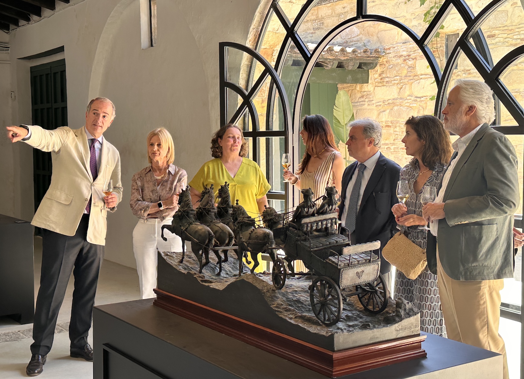 La alcaldesa asistió a la presentación de la Bodega Serdio