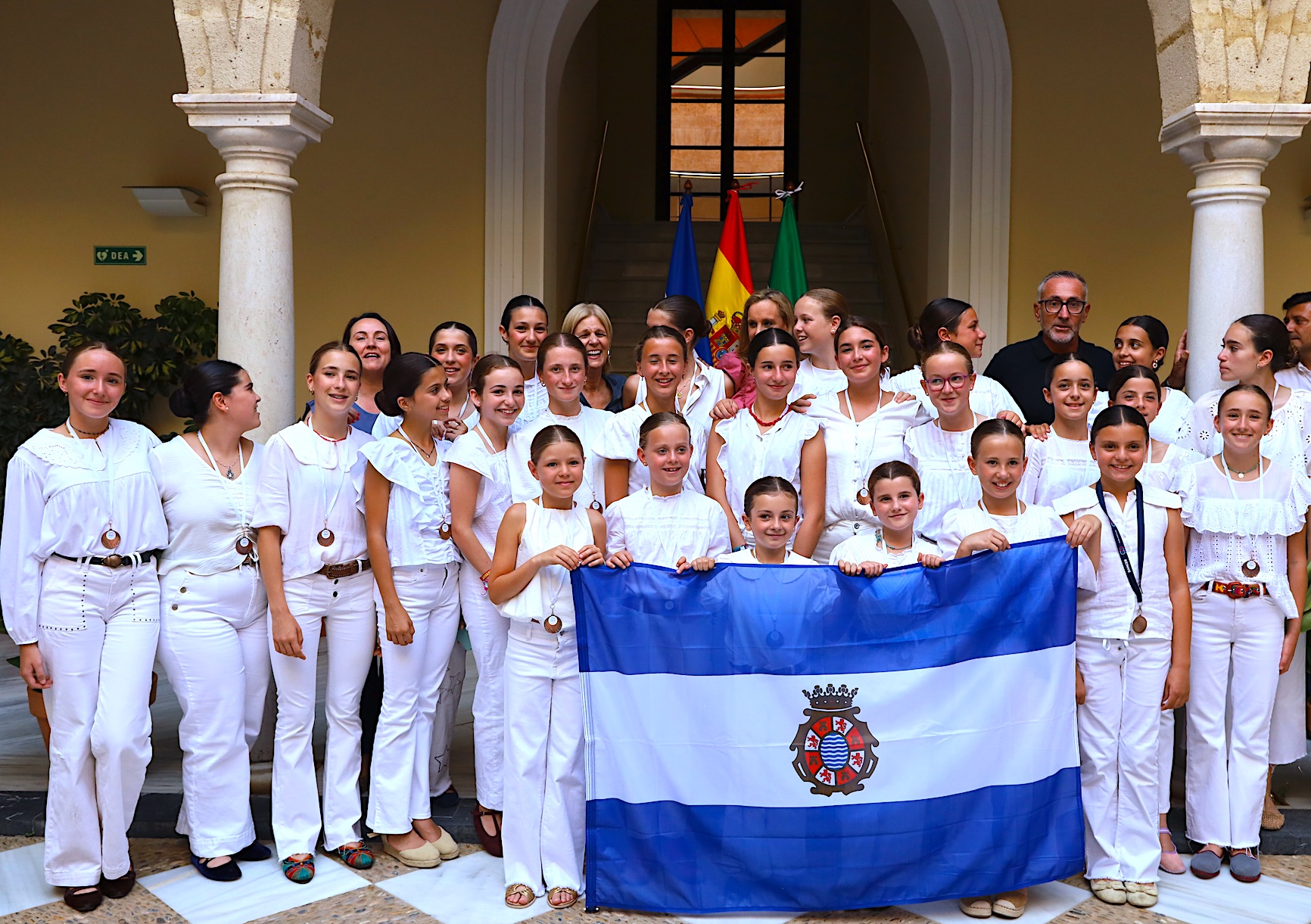La alcaldesa ha recibido a las alumnas de la escuela Fredes Insa