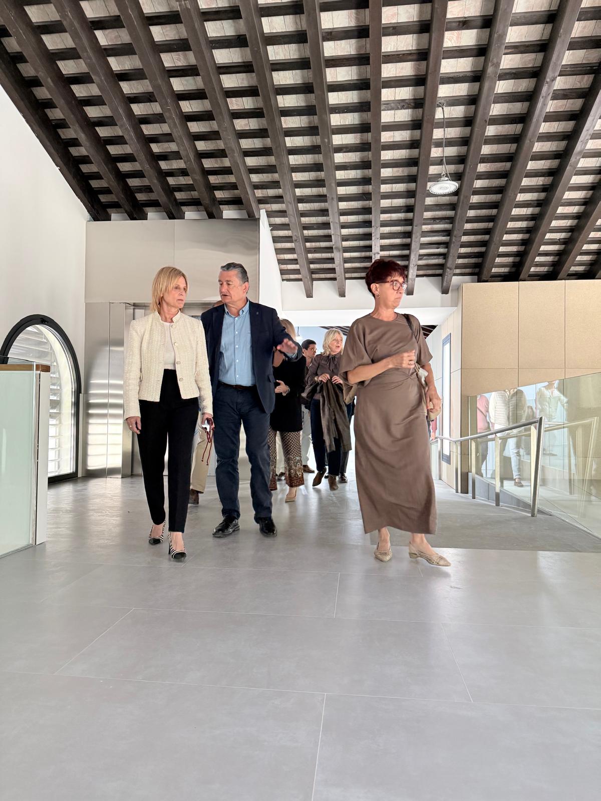 La alcaldesa califica de día histórico la apertura del centro de salud de Esperanza de la Yedra