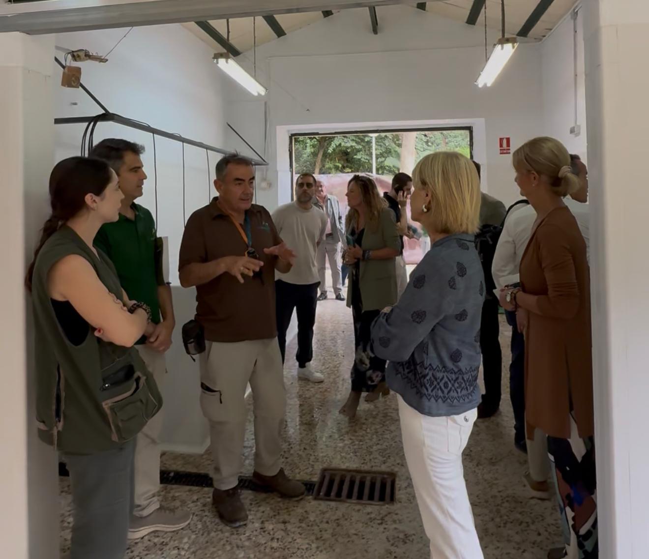 La alcaldesa ha visitado las obras que se están acometiendo en el Zoo