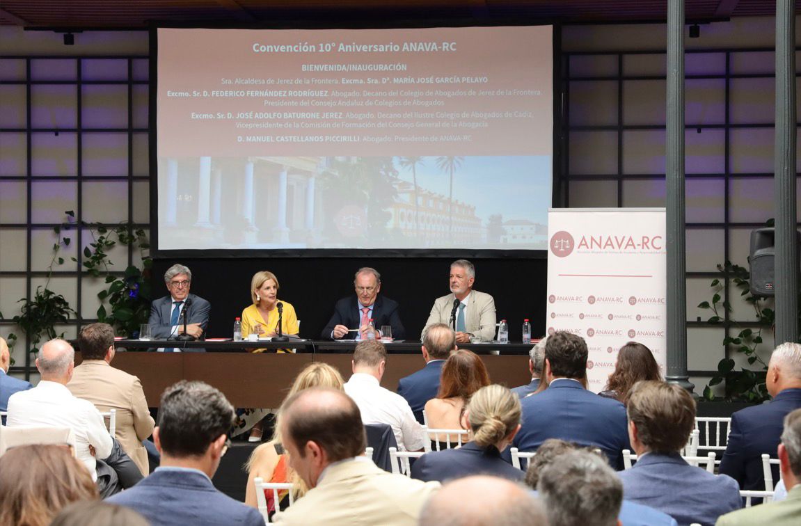 La alcaldesa asiste a la inauguración de la convención de ANAVA-RC 
