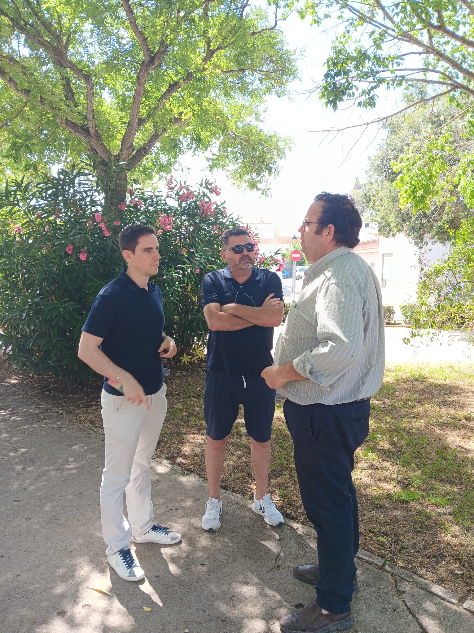 Jaime Espinar mantiene un encuentro con el alcalde de La Barca para analizar el nuevo contrato de parques y jardines