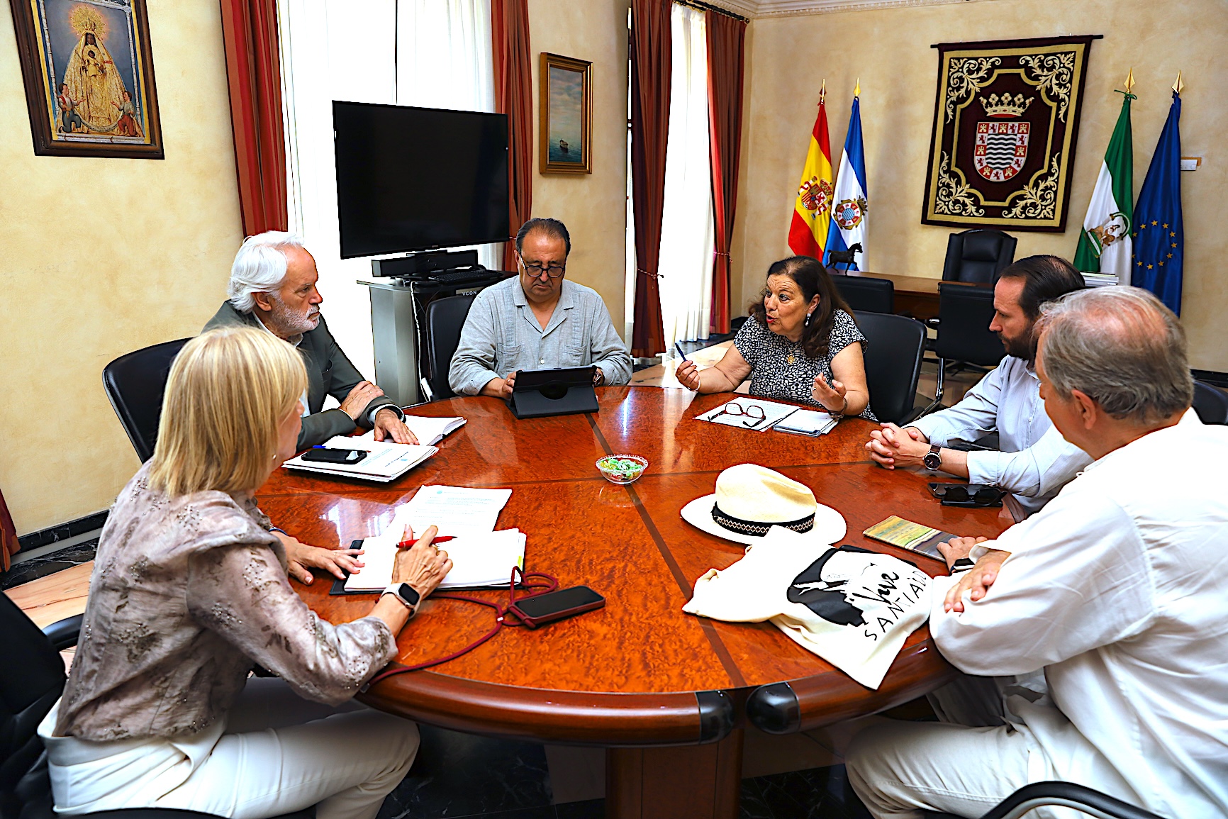 La alcaldesa ha mantenido una reunión con los representantes de la Orquesta Álvarez Beigbeder