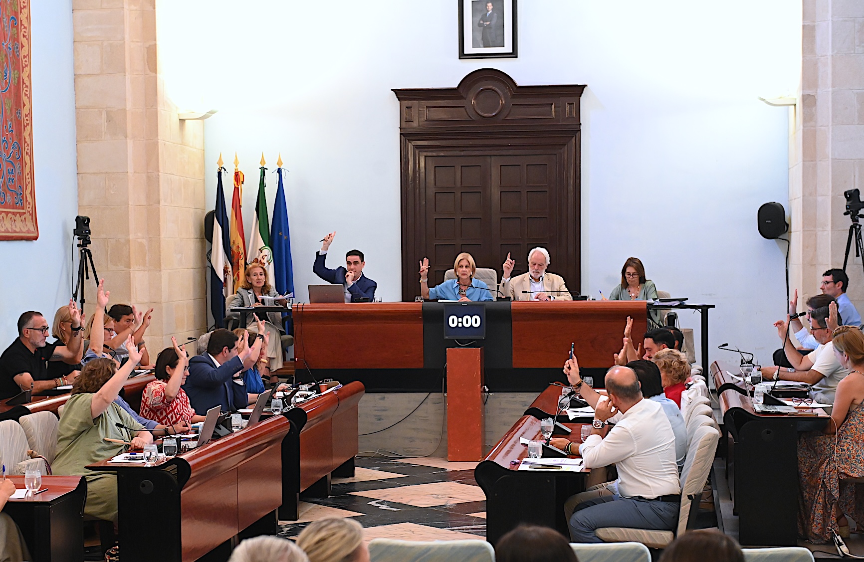El Pleno aprueba una declaración institucional de reconocimiento al grupo Los Delinqüentes
