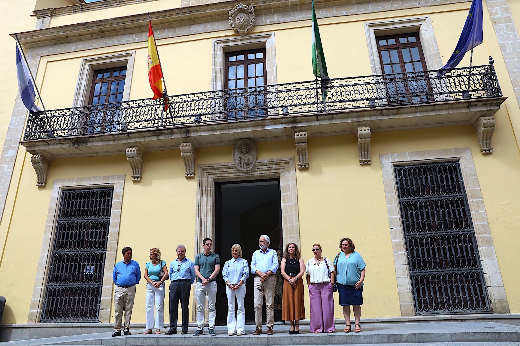 La Corporación ha guardado un minuto de silencio por las víctimas del incendio de Los Gallardos