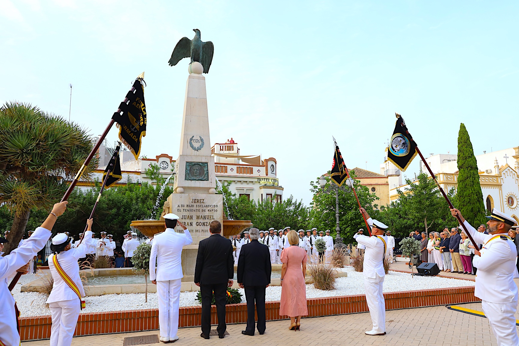 Jerez rinde homenaje al teniente de navío Juan Manuel Durán 