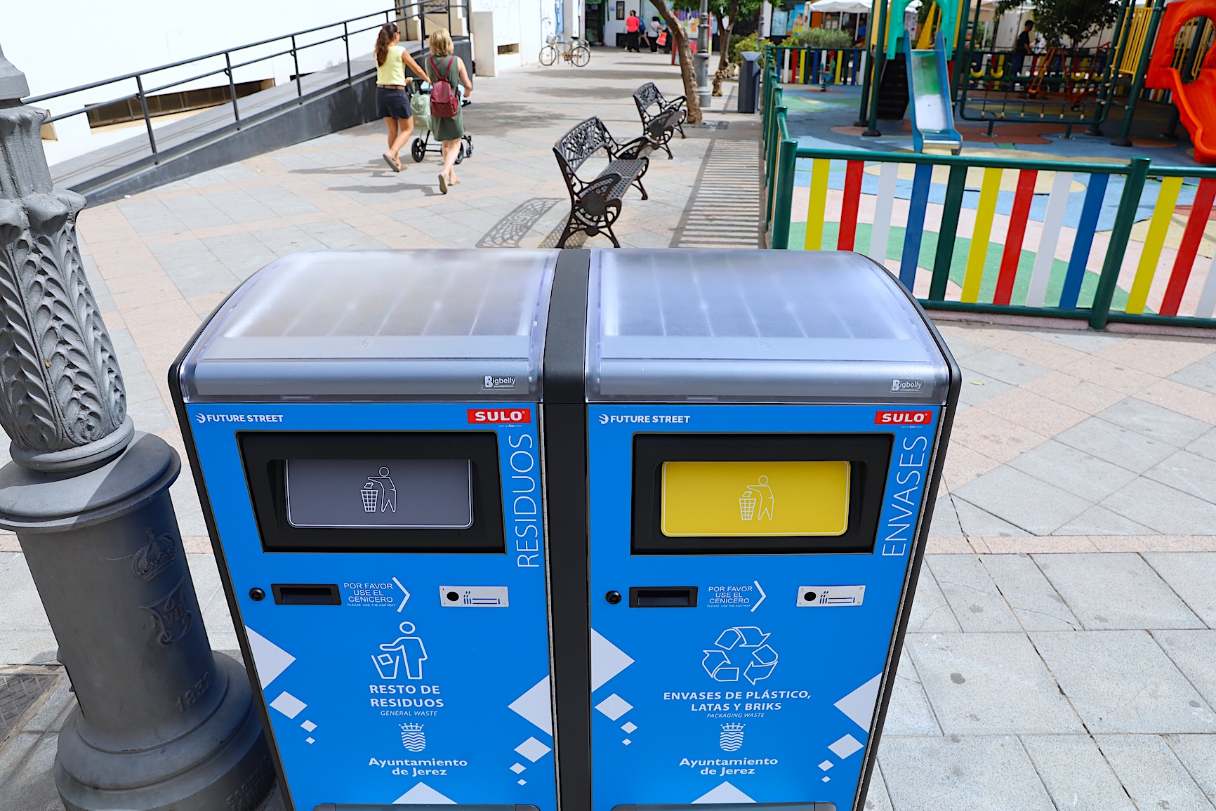 El Ayuntamiento está instalando papeleras solares