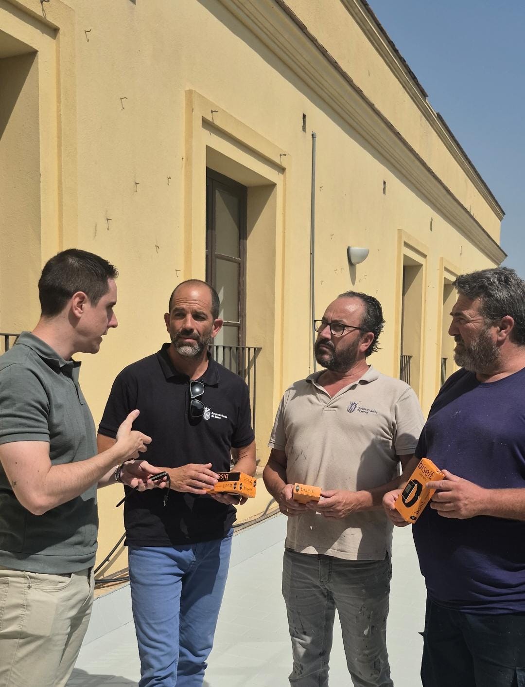 El Ayuntamiento ha entregado pulseras para prevenir los golpes de calor