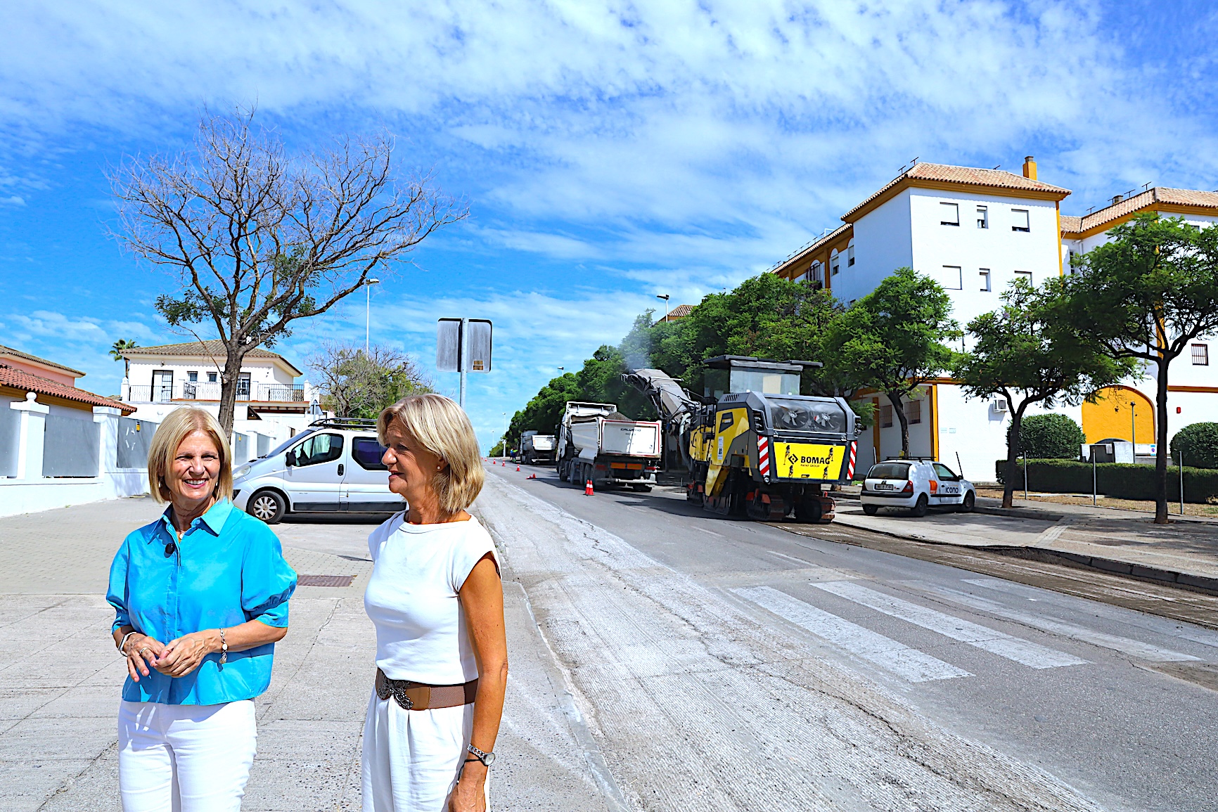 La alcaldesa visita las obras de reasfaltado de la calle Rodrigo de Jerez