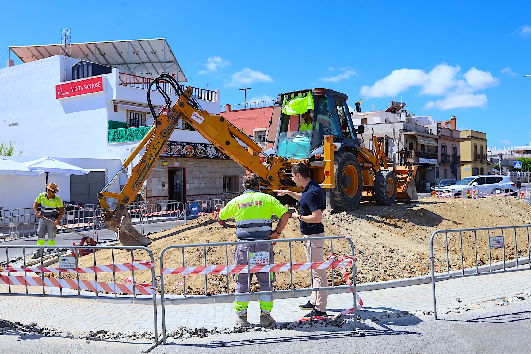 Jaime Espinar visita las obras de la rotonda de San José Obrero