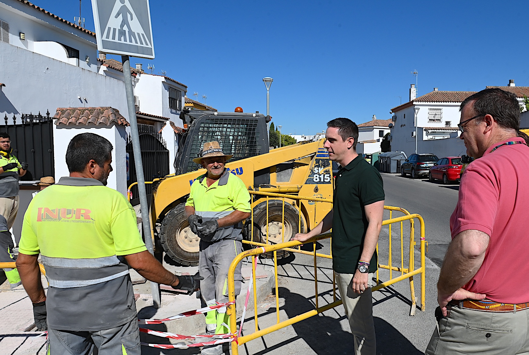 Jaime Espinar ha visitado las obras que se están acometiendo en la barriada Olivar de Rivero