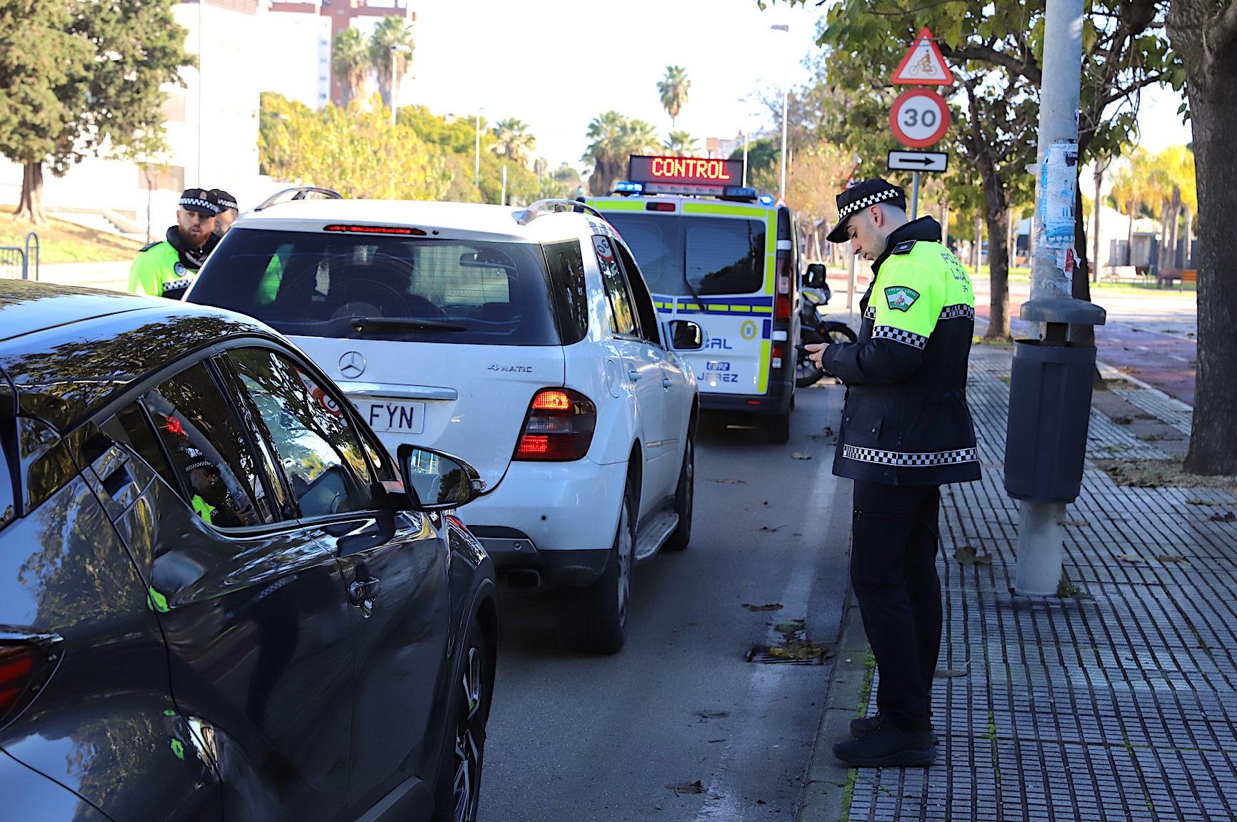 La Policía Local realiza controles preventivos en barriadas