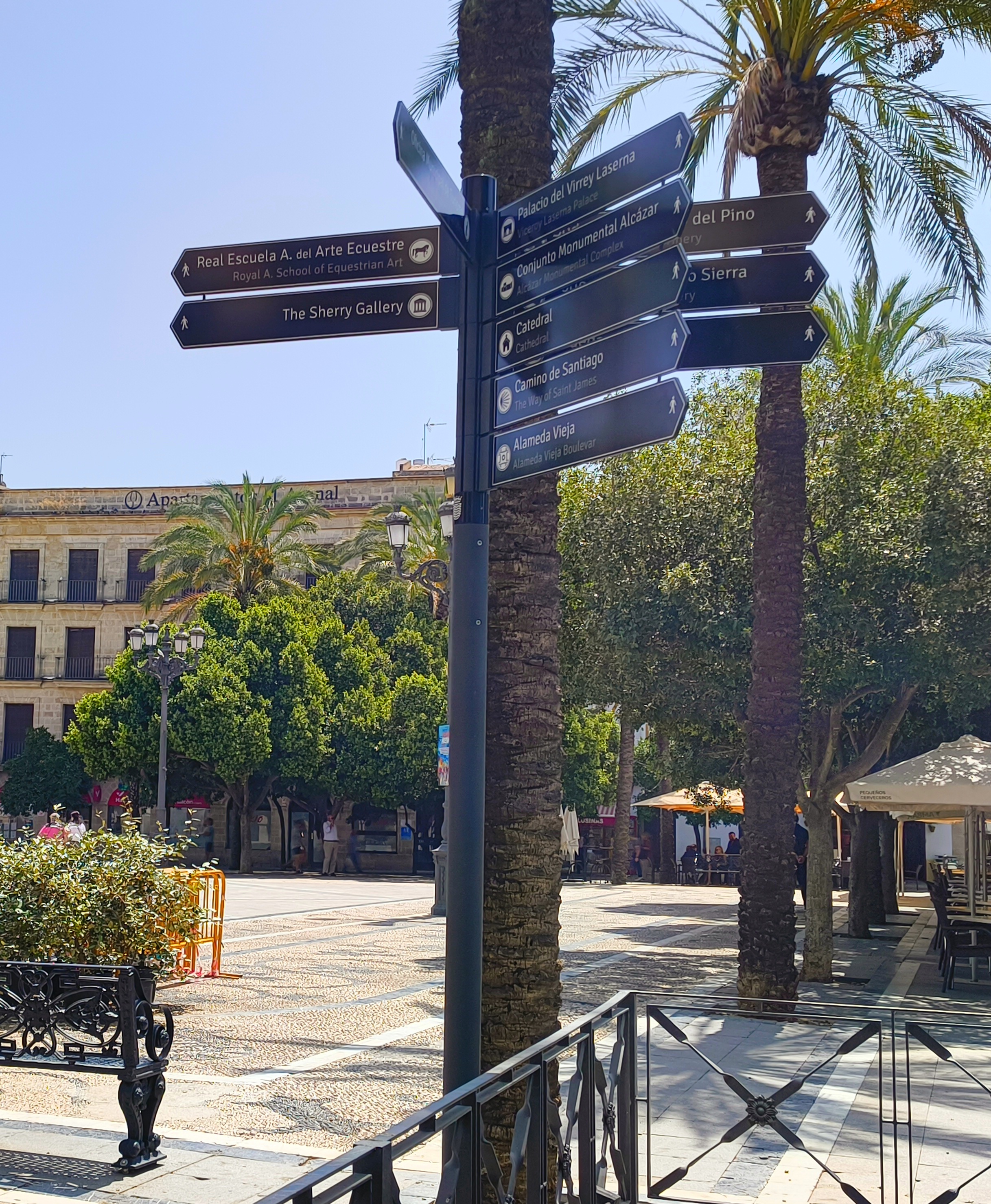 El Ayuntamiento está cambiando la señalítica turística