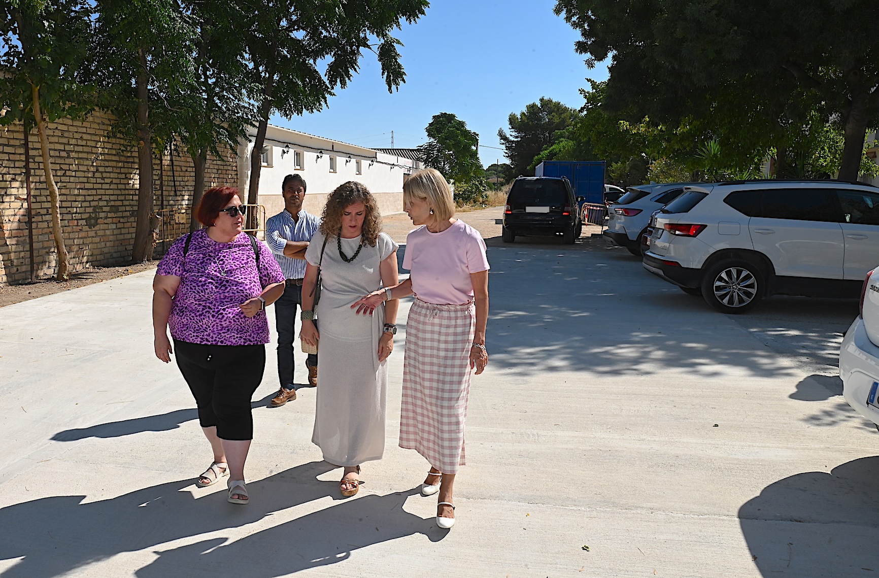 La alcaldesa visita las obras del aparcamiento de Torremelgarejo