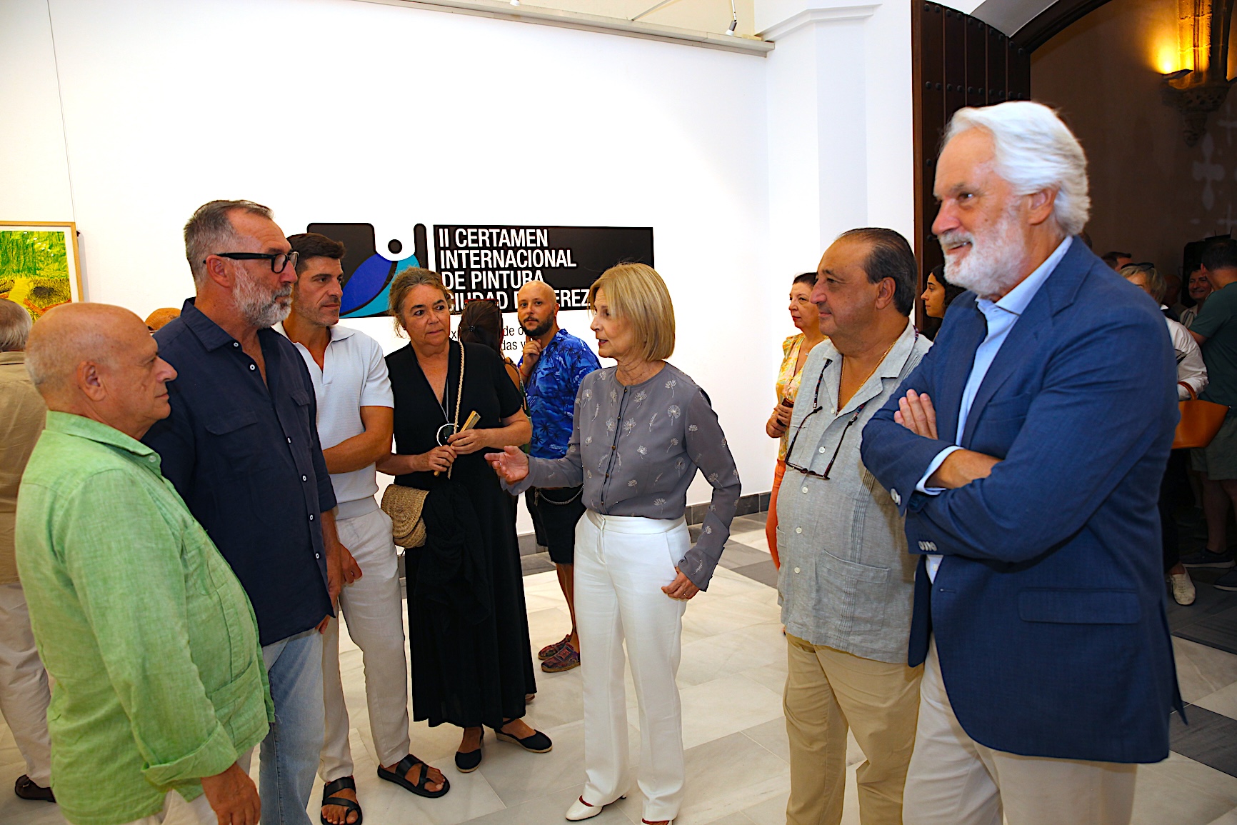 La alcaldesa inaugura la exposición del II Certamen de Pintura