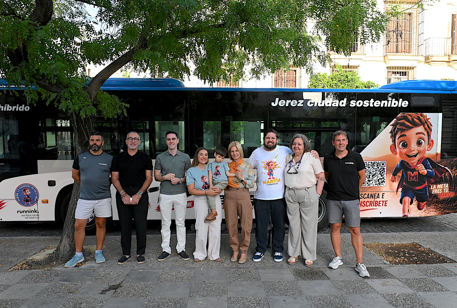 La alcaldesa ha presentado el autobús rotulado con el reto X-Men