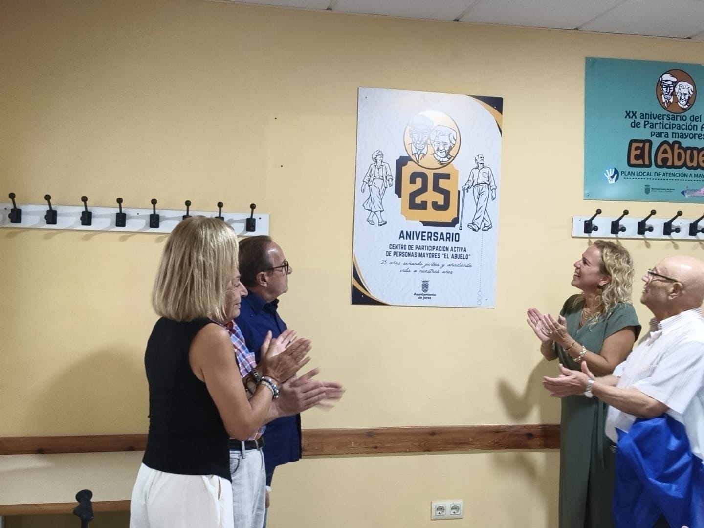 El Centro de Mayores El Abuelo celebra su XXV Aniversario con un acto de convivencia y una placa conmemorativa