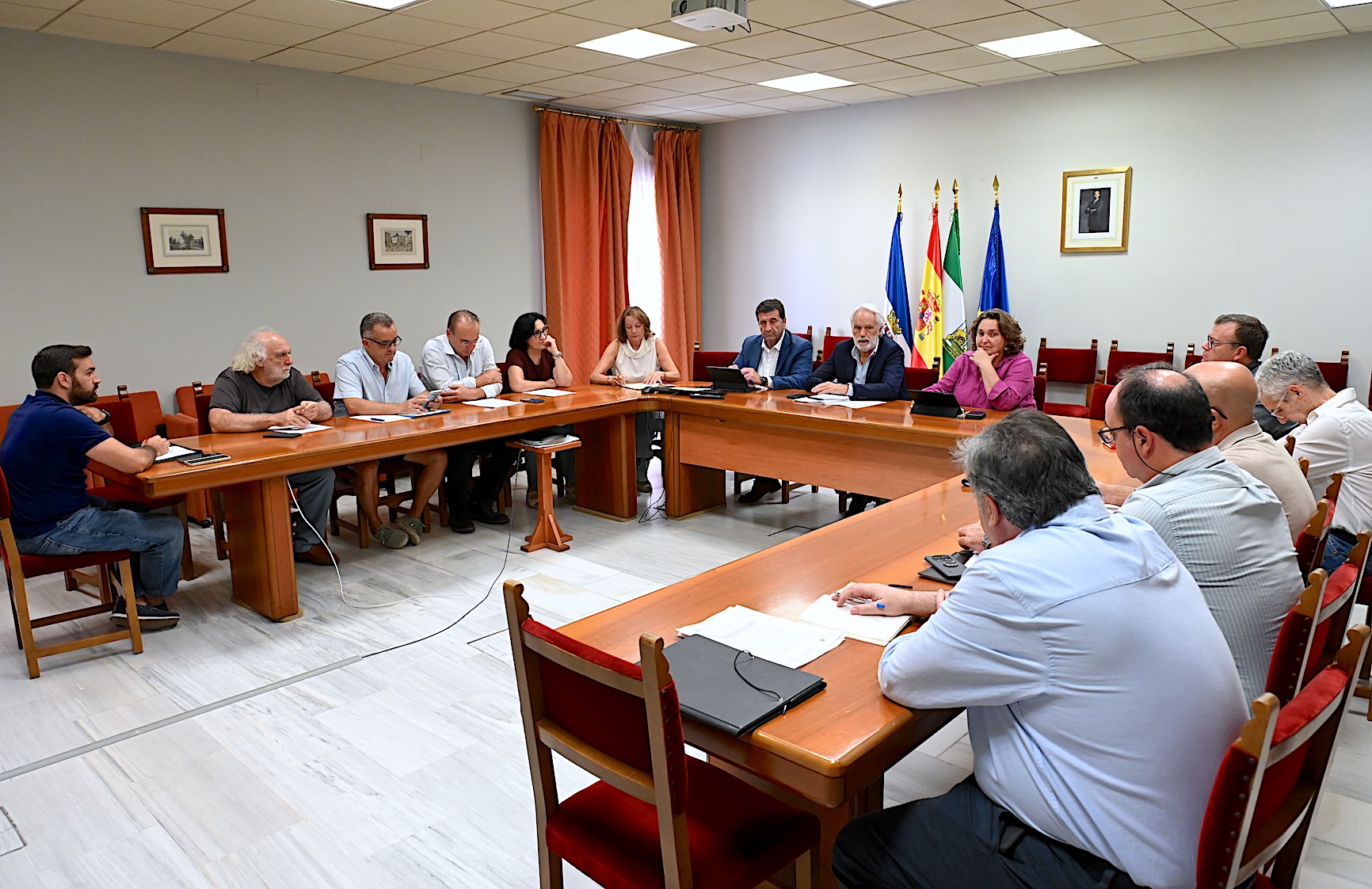 Los representantes municipales han mantenido una reunión con entidades del centro histórico