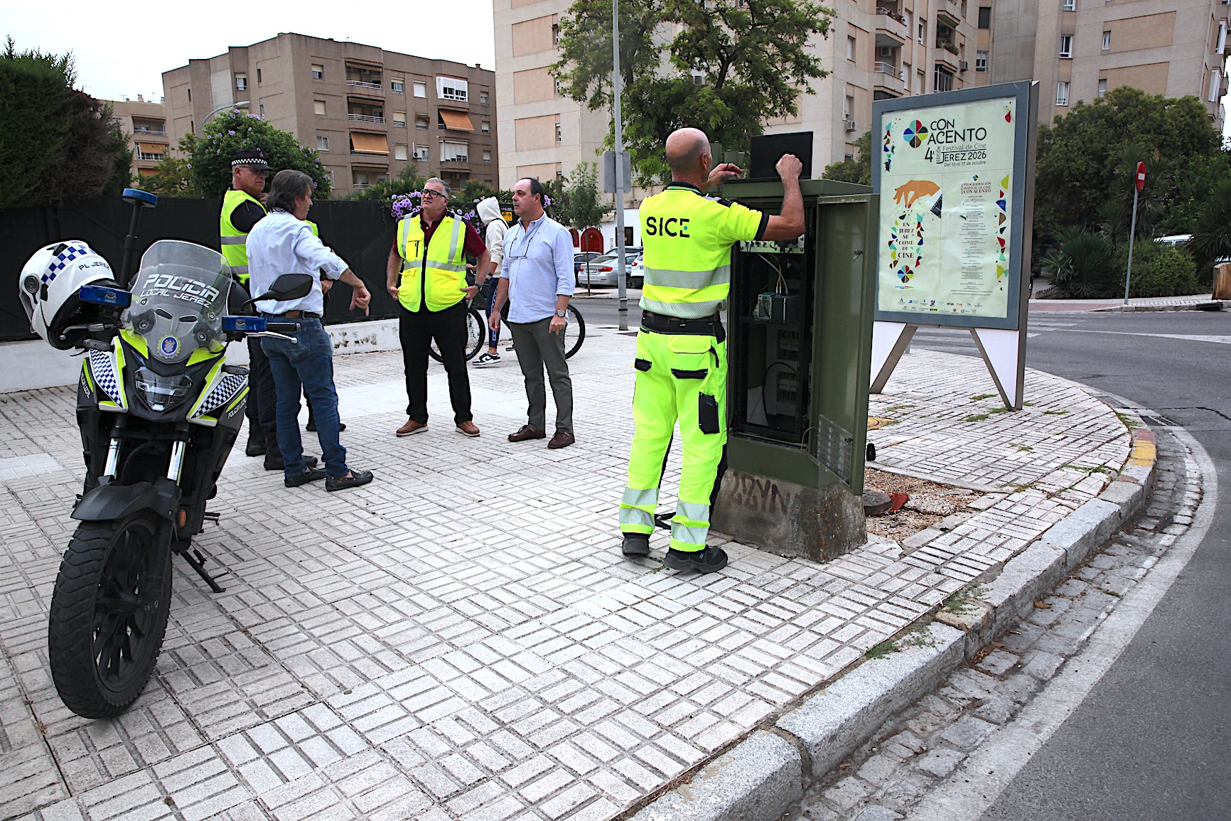 Los operarios han actualizado semáforos en algunas vías de la ciudad