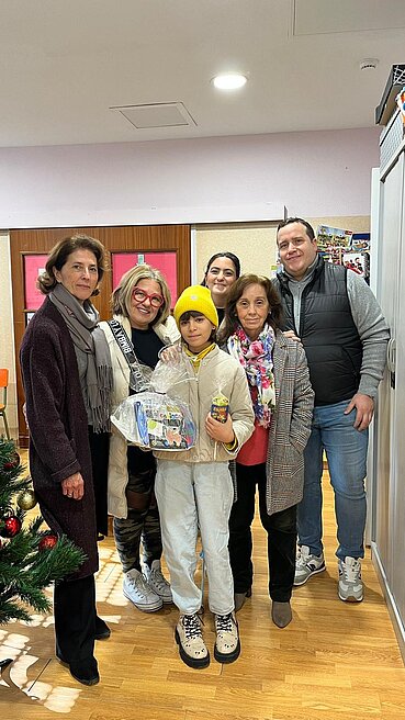 Entrega del premio del Concurso de Postales navideñas del Hospital