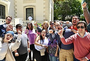 Alcaldesa recibe a los Carruajes de la Integración