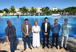 La alcaldesa visitando las instalaciones