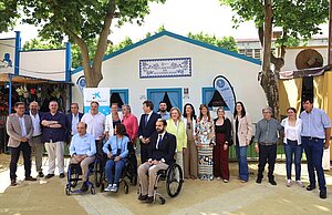 Yessika Quintero y las asociaciones de discapacidad han visitado la Caseta de la Accesibilidad