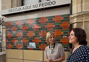 La alcaldesa de Jerez ha visitado las 'taquillas inteligentes' del Mercado Central de Abastos