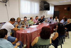 Archivo. Reunión de Jaime Espinar con vecinos de Torresoto