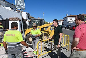 Jaime Espinar ha visitado las obras que se están acometiendo en la barriada Olivar de Rivero