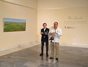 Francisco Zurita asiste a la inauguración de la exposición de Raúl Zarzuela