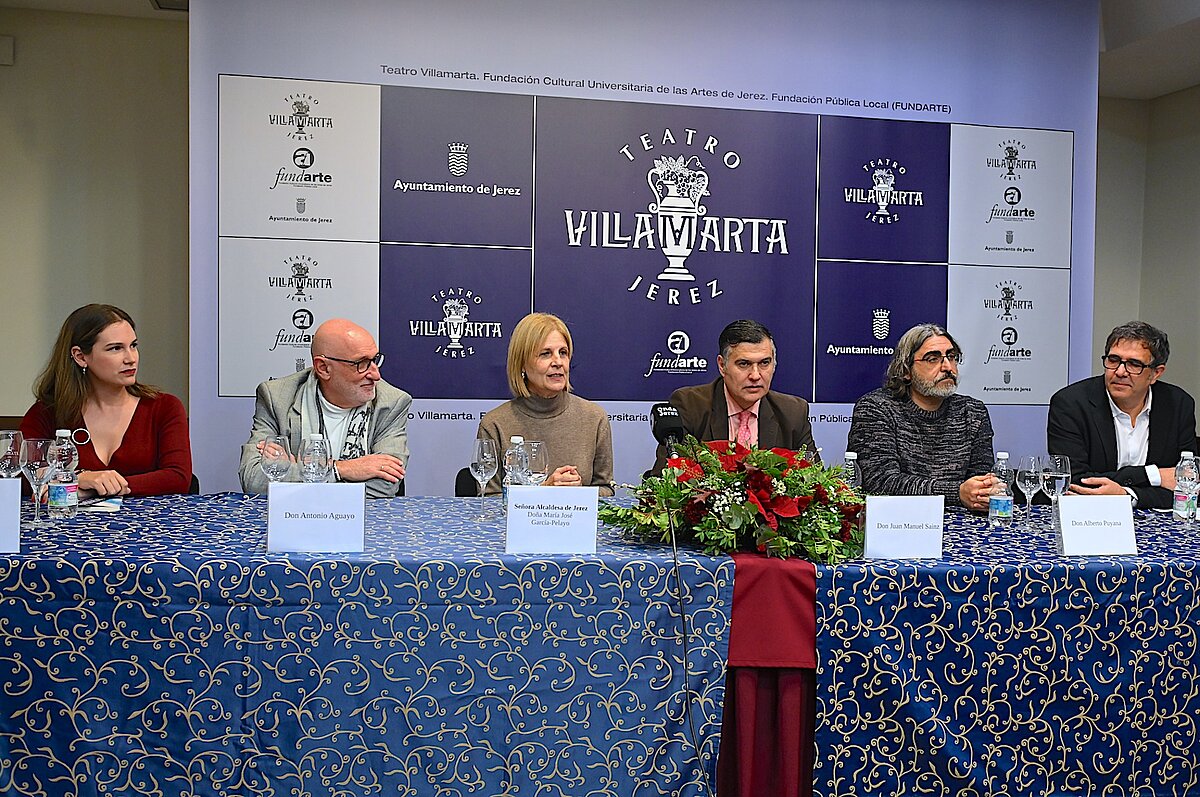 La alcaldesa asiste a la presentación del último libro de Juan Manuel ...