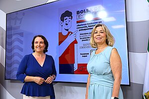 Nela García ha presentado con la presidenta de Acoje la bolsa de trabajo de esta entidad