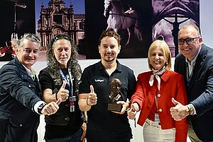 La alcaldesa ha hecho entrega del premio del Motor a Jorge Lorenzo