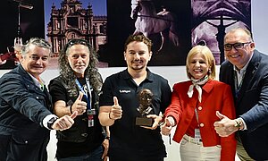La alcaldesa ha hecho entrega del premio del Motor a Jorge Lorenzo