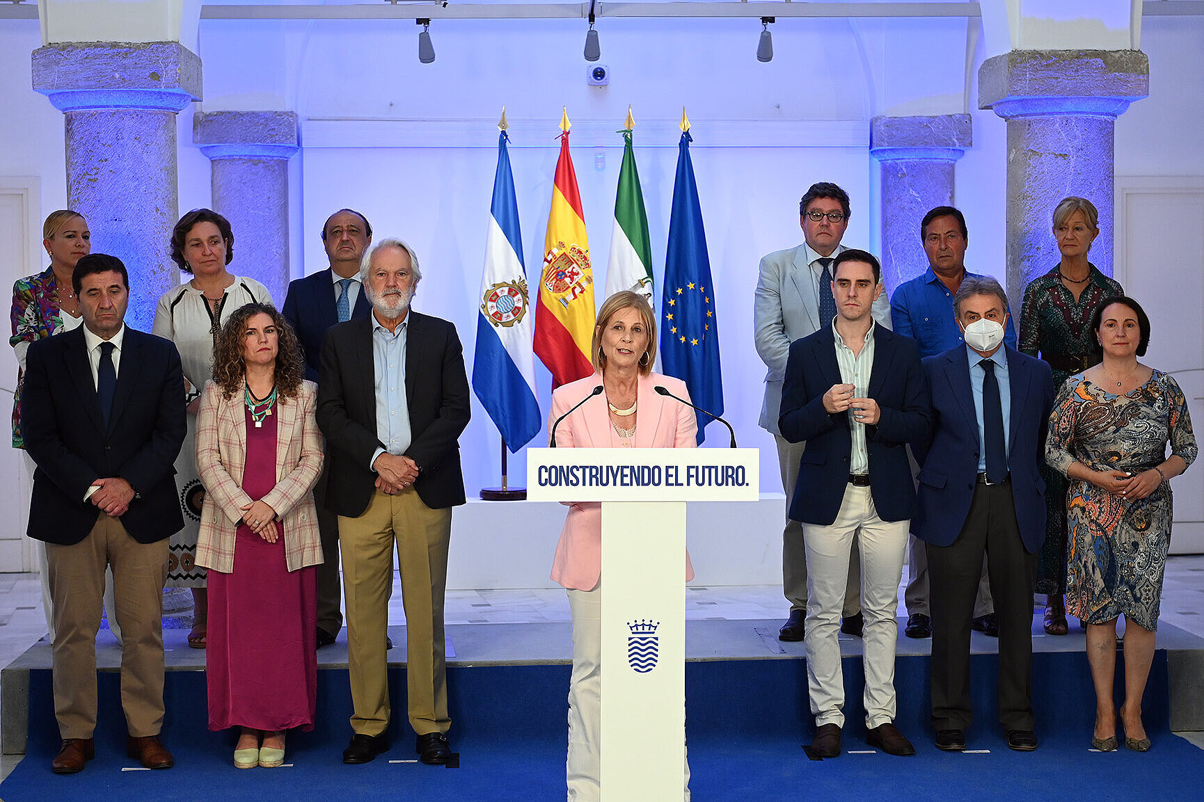 La alcaldesa junto a su equipo de Gobierno