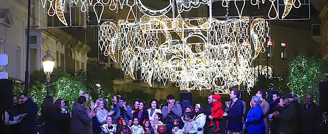 La alcaldesa inaugura el alumbrado de Navidad
