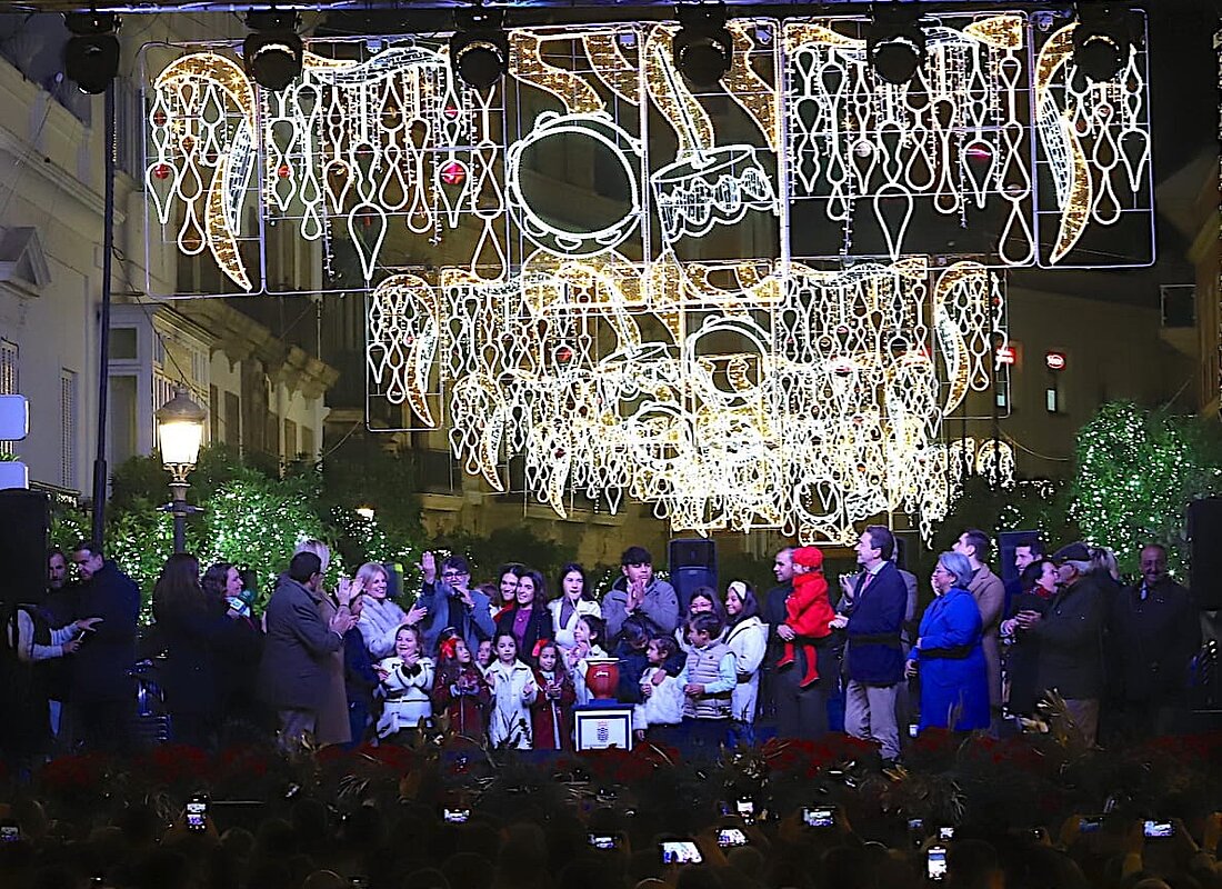 #htmlcaption-1 La alcaldesa inaugura el alumbrado de Navidad
