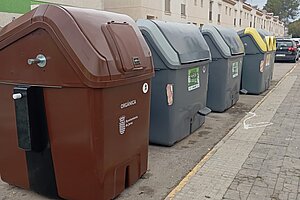 Ya se están instalando los nuevos contenedores marrones