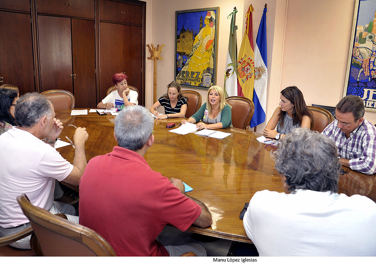 La alcaldesa traslada a los trabajadores del ERE el informe jurídico y ...